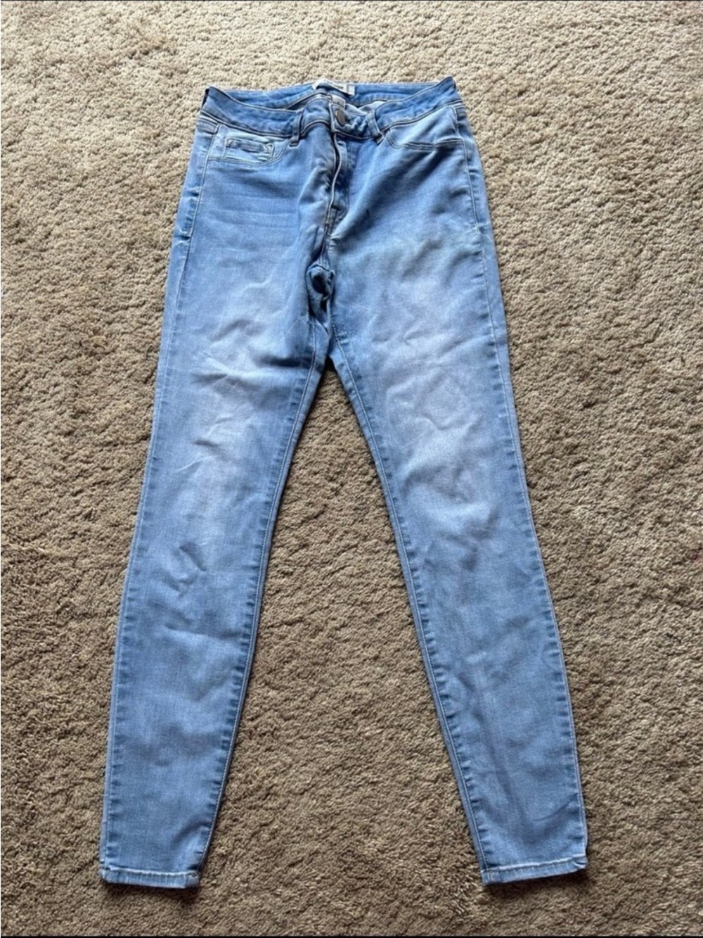 Woman’s Light Wash Skinny Jeans | Size: 6